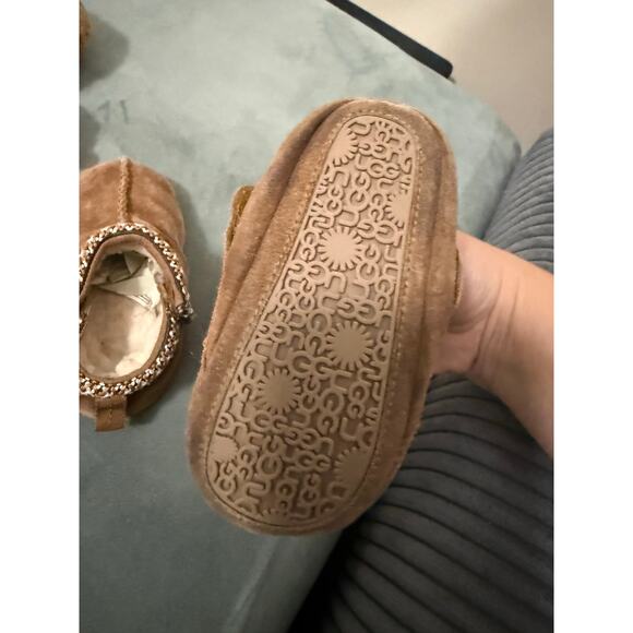 Size 4/5 Infant UGG Tasman - Picture 5 of 6